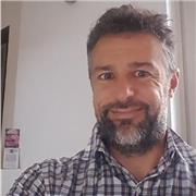 Giornalista, doppia laurea (di cui una in Lettere classiche), esperto in comunicazione e per anni educatore e animatore con i giovani.
Ripetizioni e assistenza nelle materie umanistiche: italiano (grammatica e antologia), storia, geografia ed educazione c